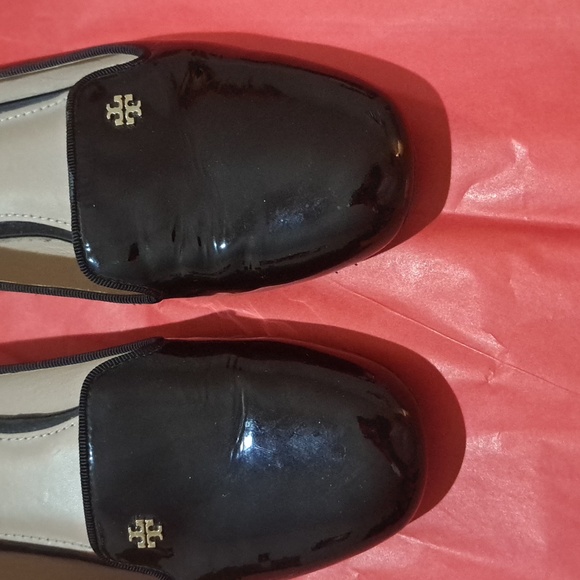 Euc Tory Burch patent leather loafers - Picture 2 of 8